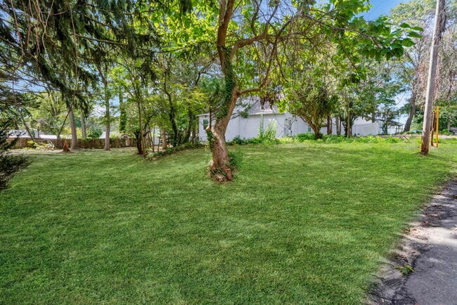 Building Photo - 36 Kensington Ave