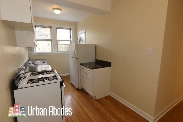 Building Photo - 555 W Aldine Ave