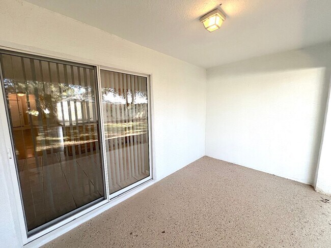 Building Photo - 41 Eton Ln