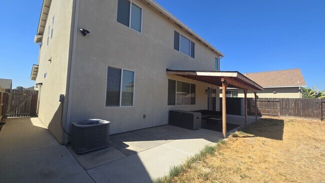 Building Photo - 1443 Greenbrier Dr