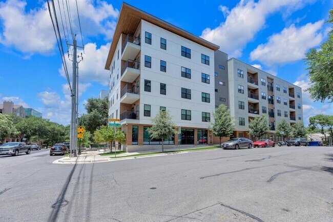 Building Photo - 2500 Longview St