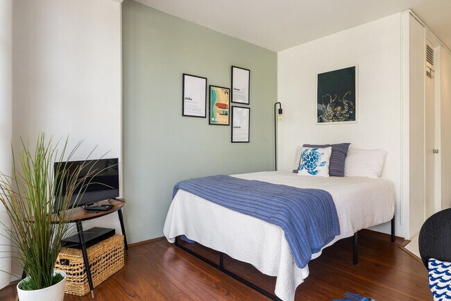 Building Photo - Fully Furnished beautiful Studio- ALL util...