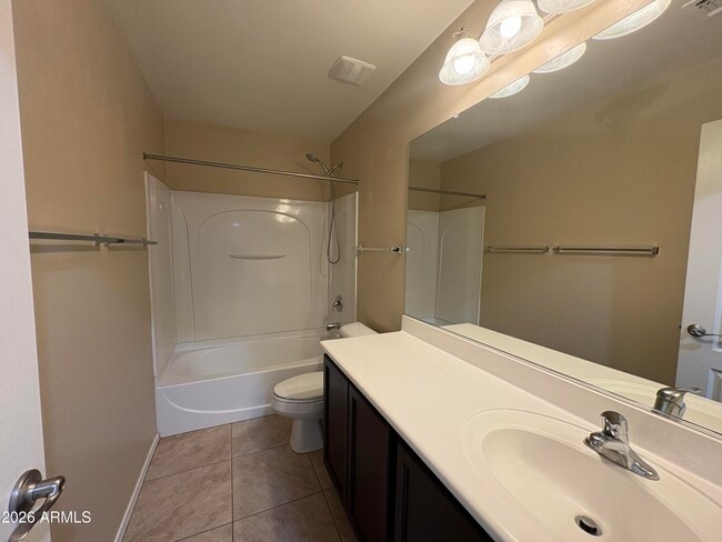 Building Photo - 2190 E Hazeltine Way