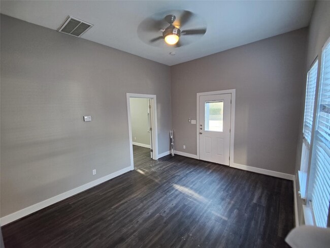 Building Photo - 711 Graham Pl