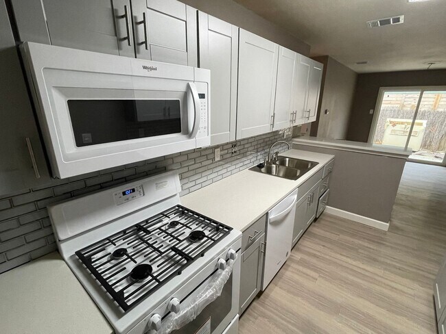 Building Photo - Remodeled 3/2 in near MoPac and Parmer Ln