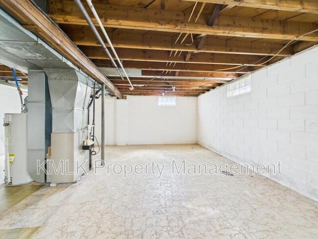 Building Photo - 170 Akers Ave