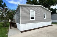 Building Photo - 1701 Daffodil Ave