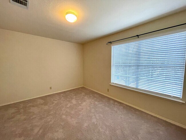 Building Photo - Lovely 3 Bedroom/2.5 Bathroom in Round Rock!
