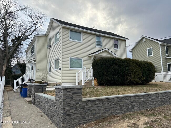 Building Photo - 701 B 15th Ave