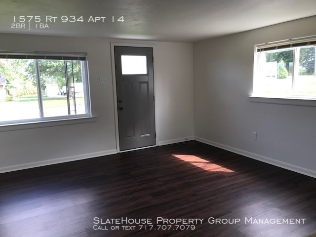Building Photo - Large 2 Bedroom, 1 bathroom Unit