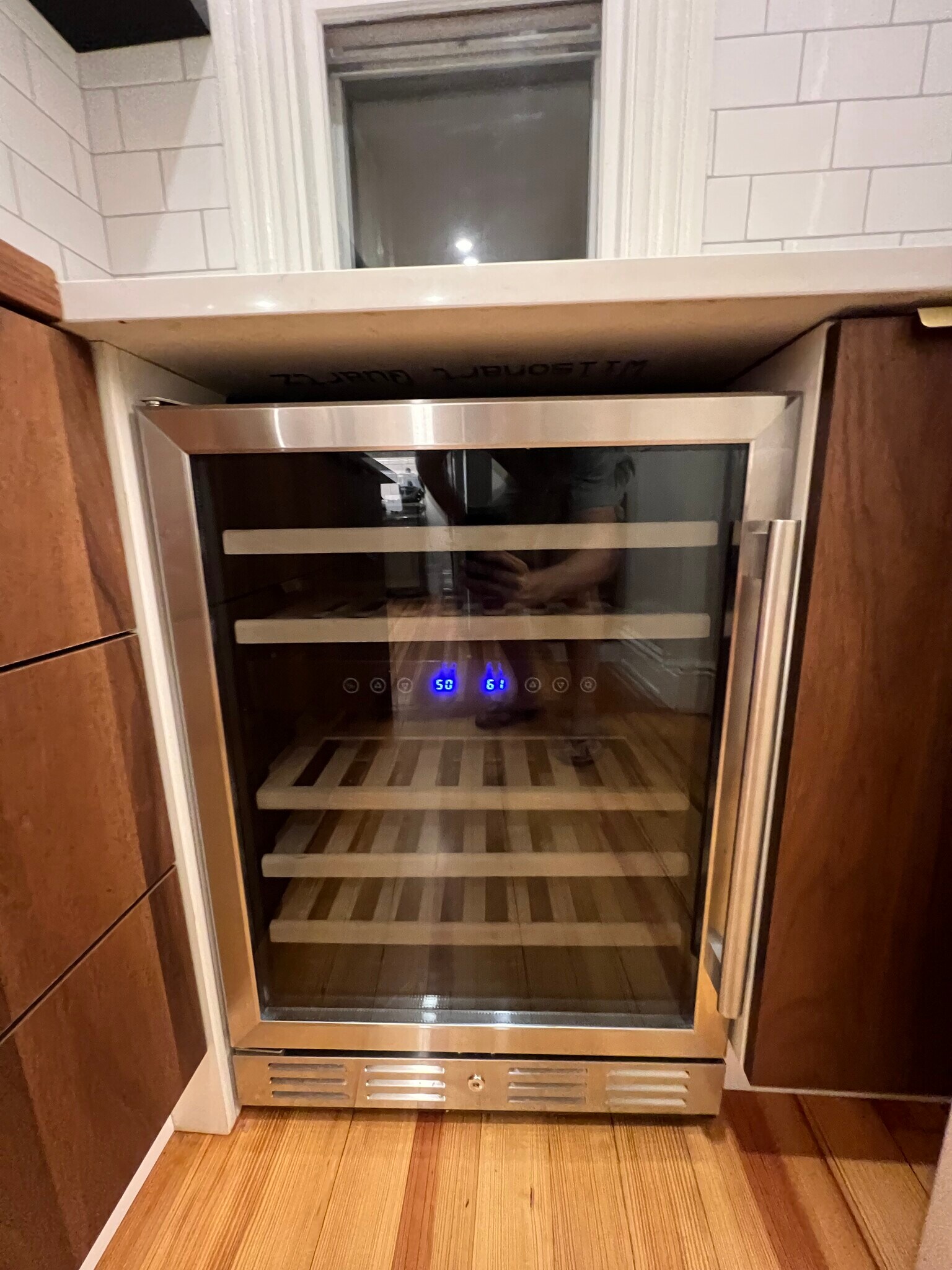 Wine / beverage cooler - 9 Waldeck St