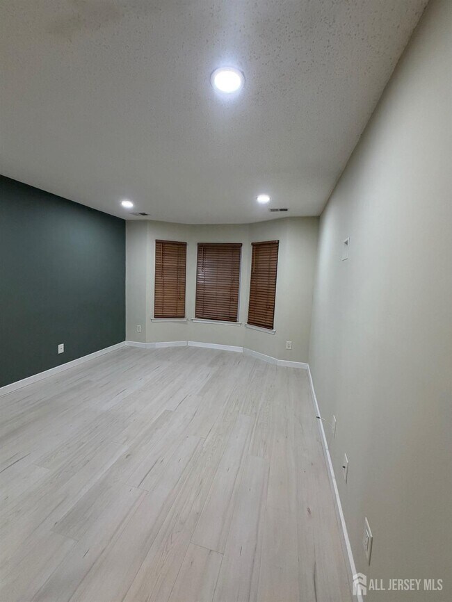 Building Photo - 11 Tanglewood Ct