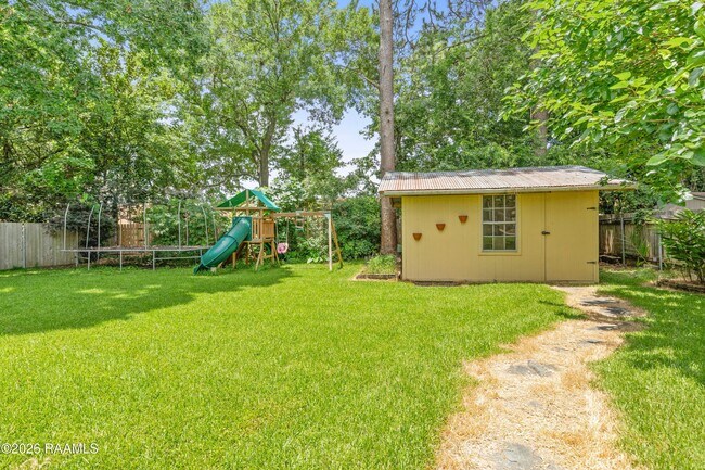 Building Photo - 140 Orangewood Dr