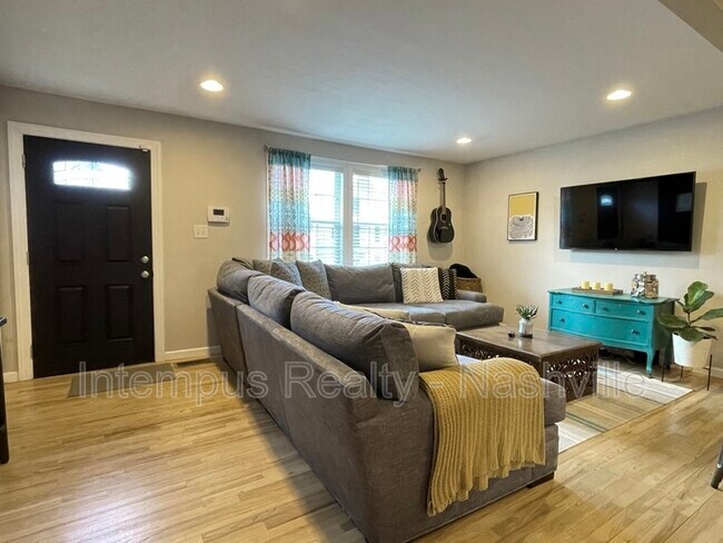 Building Photo - 120 Lucile St