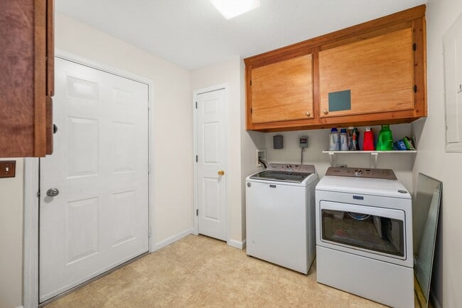 Building Photo - 117 Crazy Horse Trail