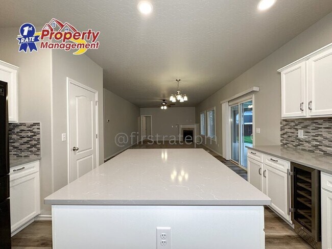 Building Photo - 2688 N Cinnamon Pl