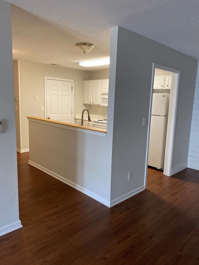 Building Photo - H5010-2