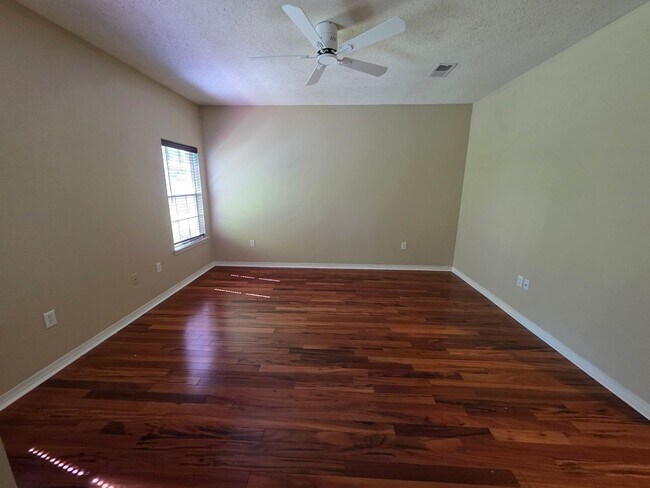 Building Photo - 3BR 2 BA Home in Northeast Pensacola