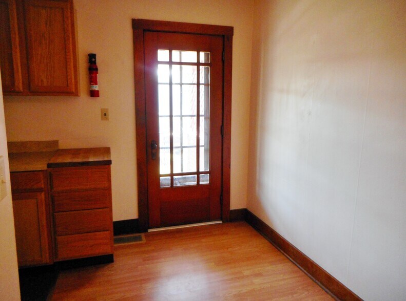 Building Photo - 318 Sheppard Ave