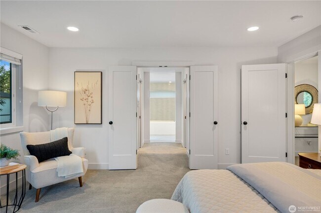 Building Photo - Modern Farmhouse Luxury in Coveted Matthews Beach Available NOW!