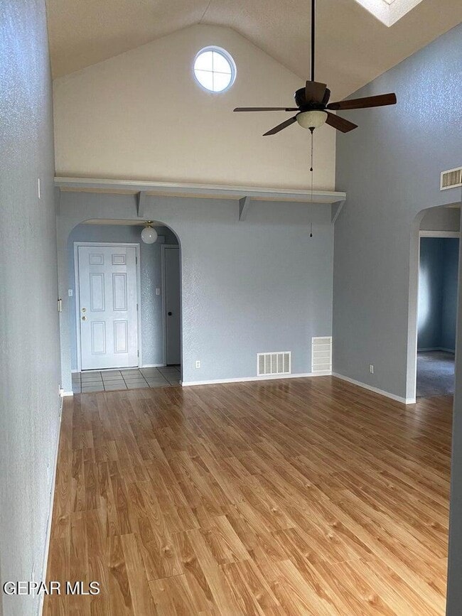 Building Photo - 1445 Plaza Verde Dr