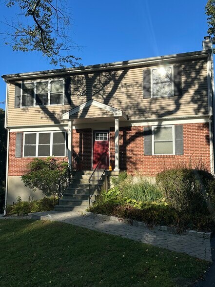 Primary Photo - 30 Summit Rd