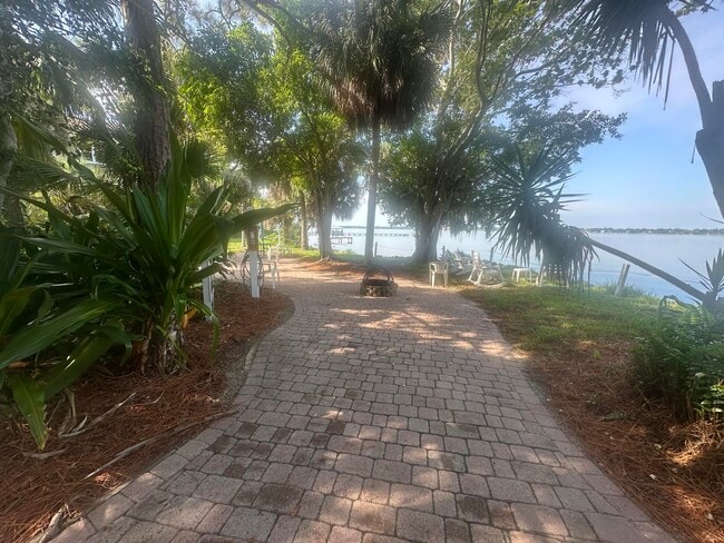 Building Photo - 225 S Tropical Trail