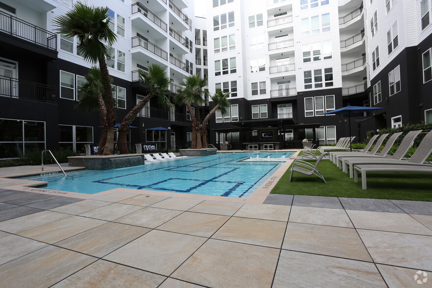 Building Photo - 611 Shepherd