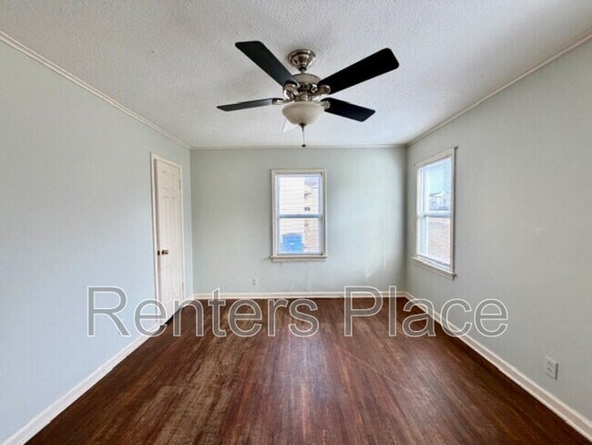 Building Photo - 4707 E 7th St