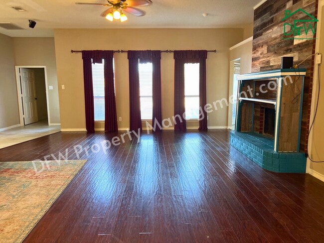 Building Photo - 2502 Chapel Hill Dr