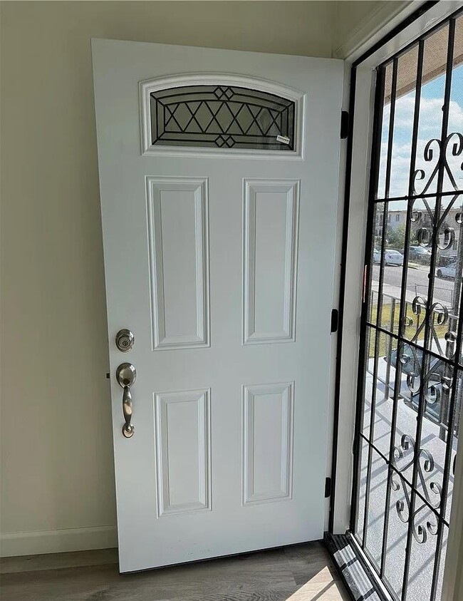 Building Photo - 8709 Lyndora St