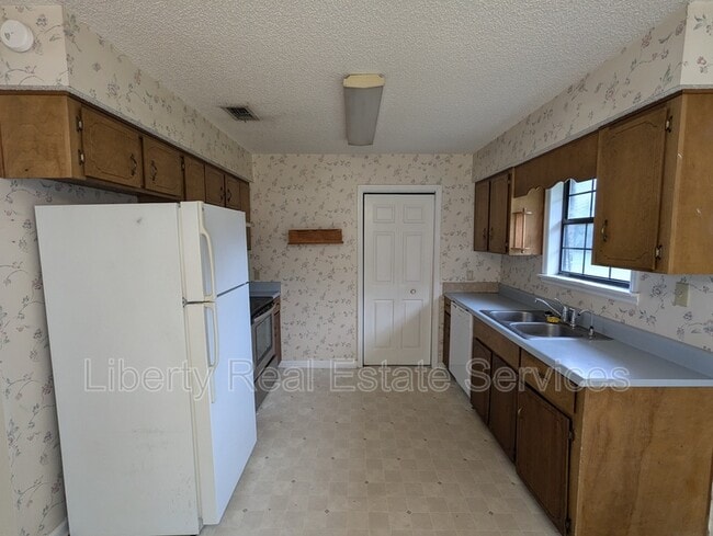 Building Photo - 64 Kelly Ln