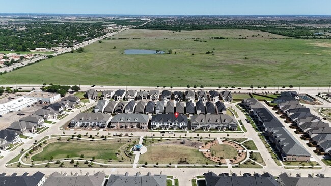 Building Photo - 9508 Espalier St