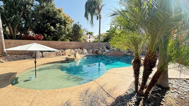 Building Photo - 3 Bedroom, 2 Bathroom Home with Pool locat...