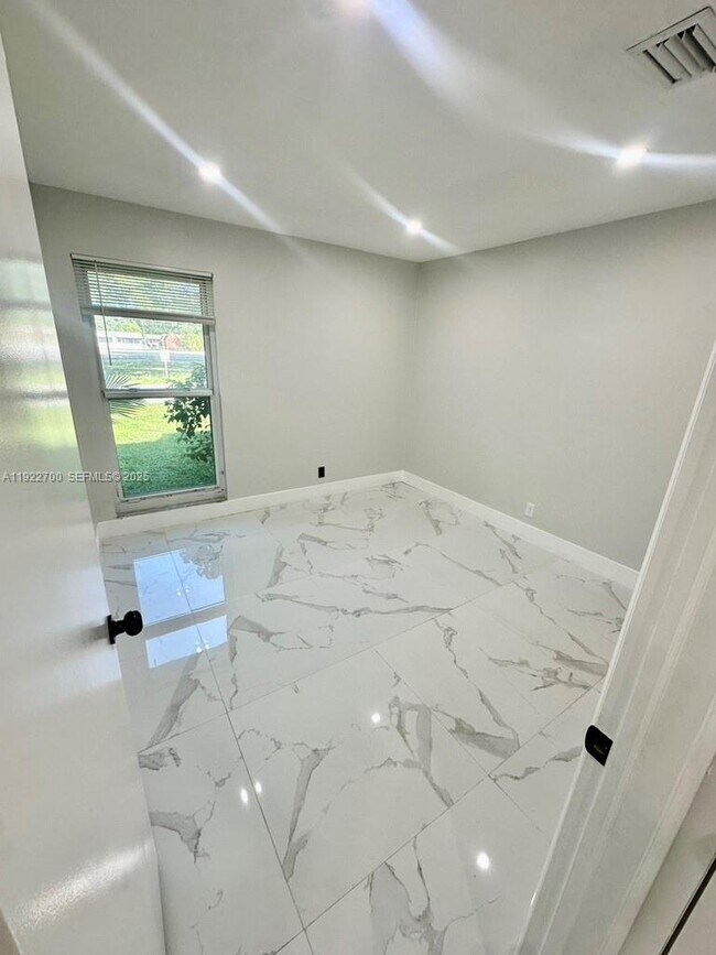 Building Photo - 4681 SW 26th Terrace