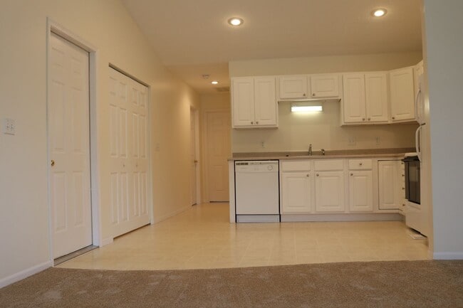 Building Photo - 2271 Shamrock Ln
