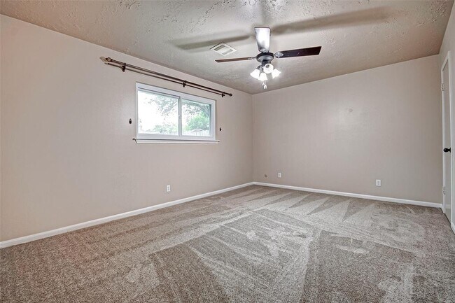Building Photo - 9623 Philmont Dr