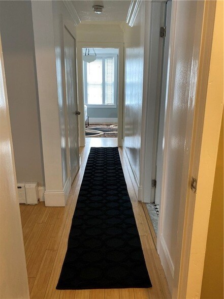 Building Photo - 481 Pine St