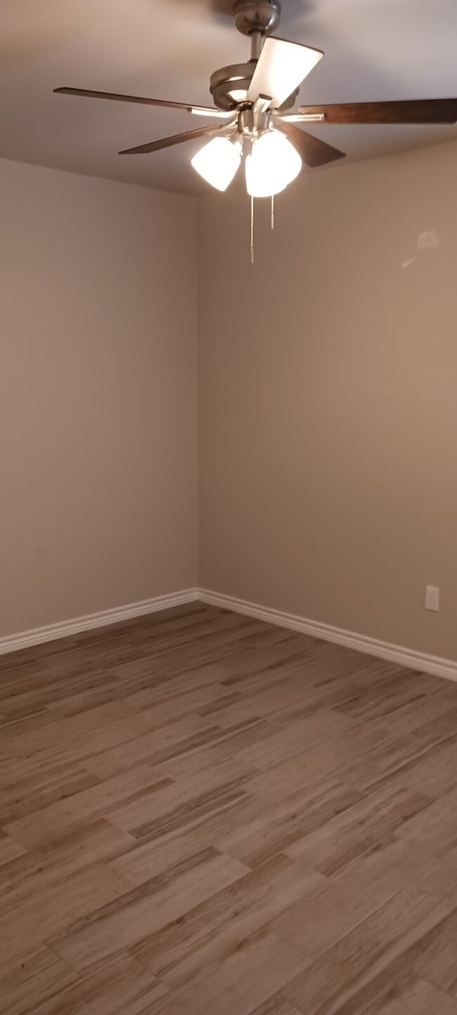 Building Photo - 2611 Leroy Ln