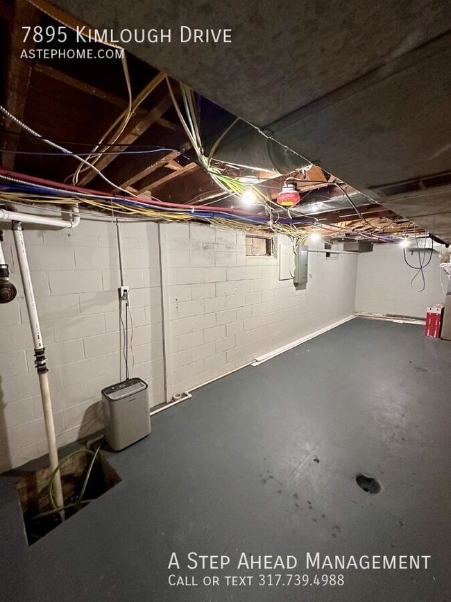 Building Photo - 7895 Kimlough Dr