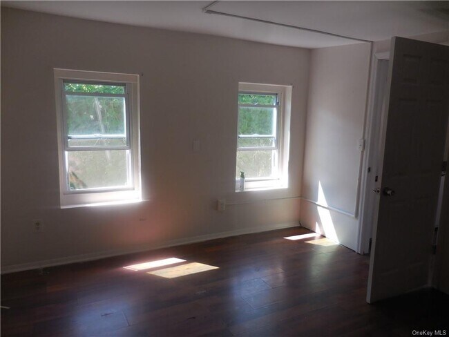 Building Photo - 130 Johnston St