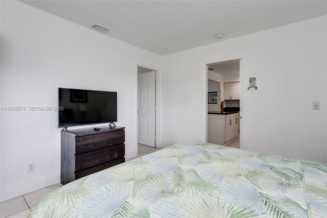 Building Photo - 906 N 13th Ave