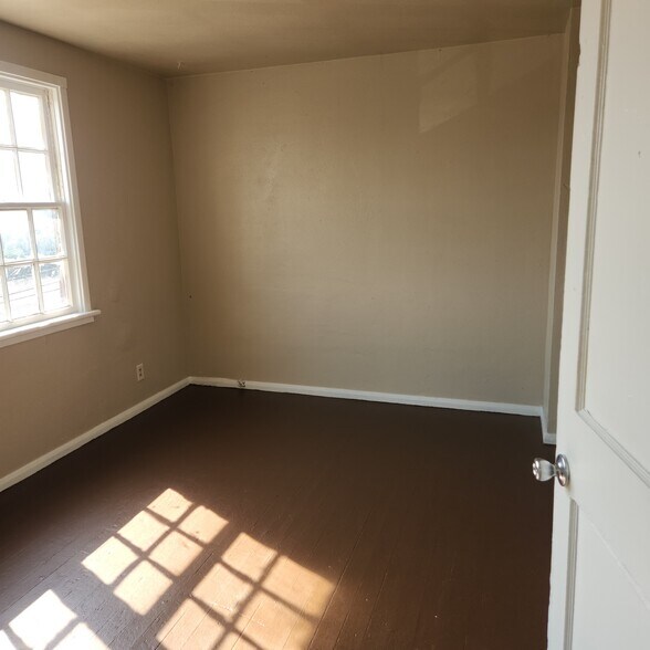 Building Photo - 1415 NW Carden Ave