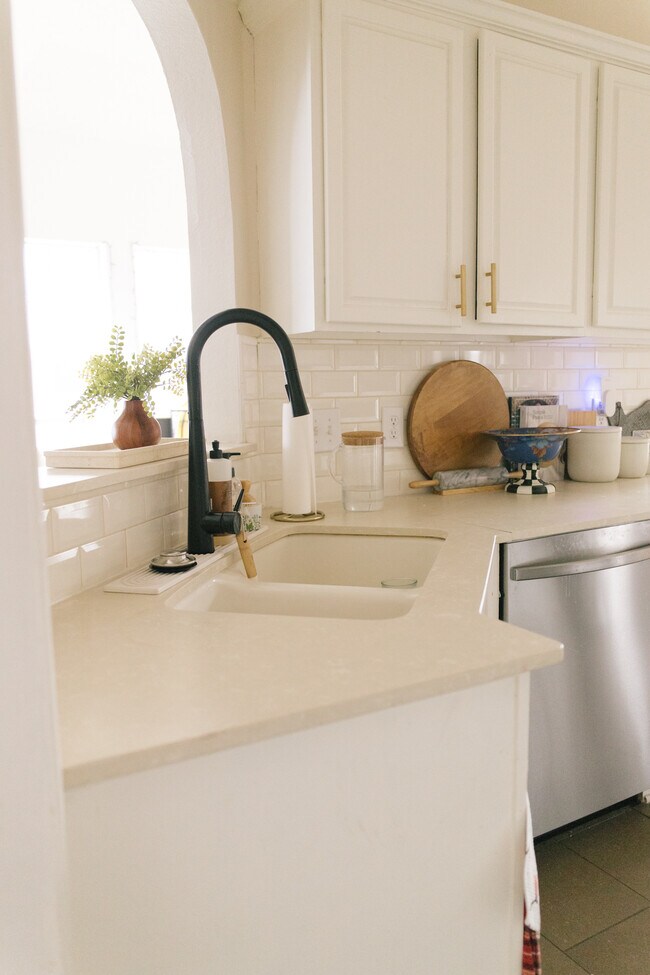 Building Photo - 4812 Buckskin Dr