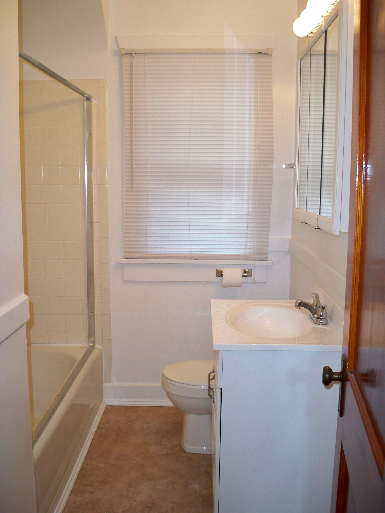 Building Photo - 331 W Cedar St