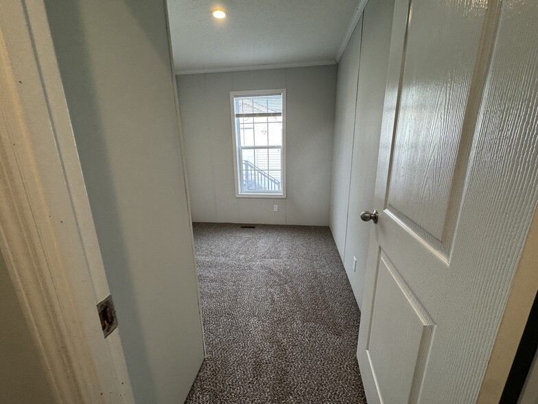 Building Photo - 2022 Marmoor Dr