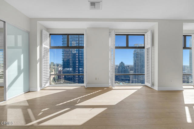 Building Photo - 801 S Grand Ave