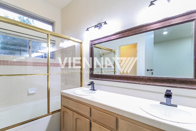 Building Photo - 1418 Lorimer Way