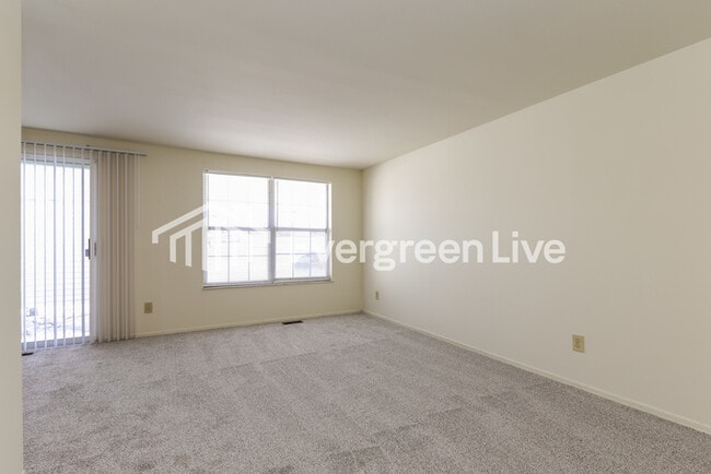 Building Photo - 5839 Troy Villa Blvd