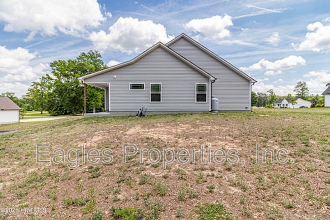 Building Photo - 205 Evergreen St